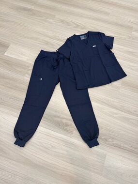 Figs Navy Medical Scrub Set - V-Neck Top Casma 3 pocket & Jogger Pants size s